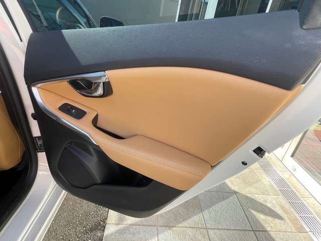 ボルボ Ｖ４０ Ｔ３　インスクリプション H30年 (東海) 99