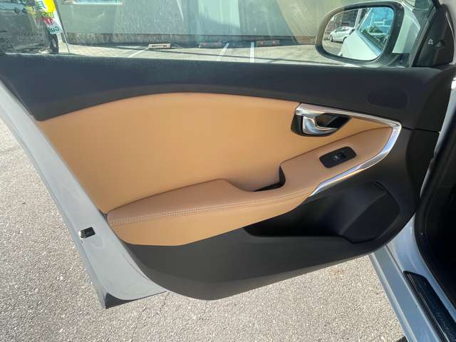 ボルボ Ｖ４０ Ｔ３　インスクリプション H30年 (東海) 99