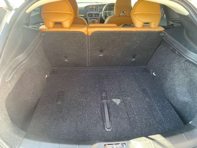 ボルボ Ｖ４０ Ｔ３　インスクリプション H30年 (東海) 99