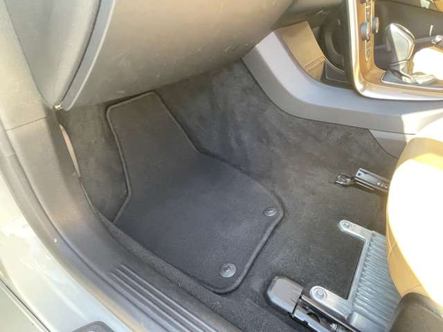 ボルボ Ｖ４０ Ｔ３　インスクリプション H30年 (東海) 99