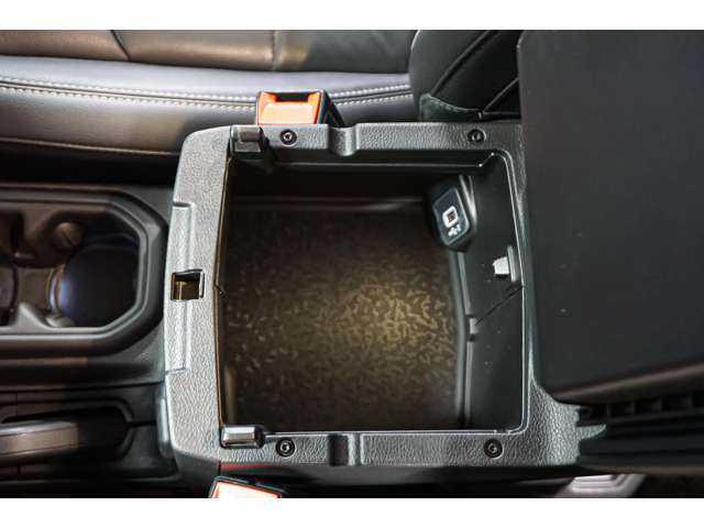 ジープ ラングラー　アンリミテッド アンリミテッド サハラ ２．０Ｌ ４ＷＤ R5年 (北海道) 99