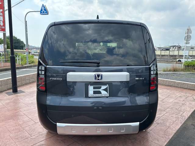 ホンダ フリード　ハイブリッド １．５ Ｅ：ＨＥＶ クロスター R7年 (近畿) 99
