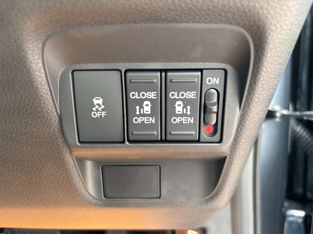 ホンダ フリード　ハイブリッド １．５ Ｅ：ＨＥＶ クロスター R7年 (近畿) 99