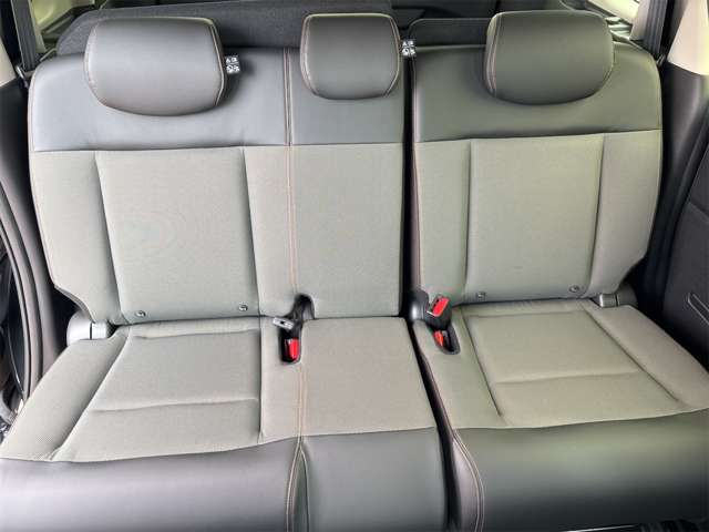 ホンダ フリード　ハイブリッド １．５ Ｅ：ＨＥＶ クロスター R7年 (近畿) 99