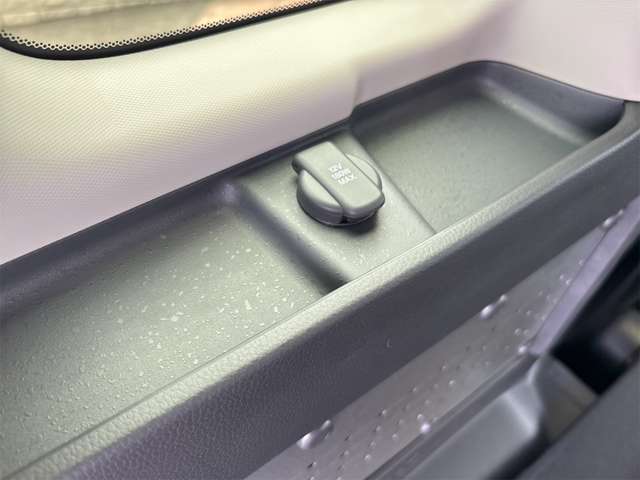 ホンダ フリード　ハイブリッド １．５ Ｅ：ＨＥＶ クロスター R7年 (近畿) 99