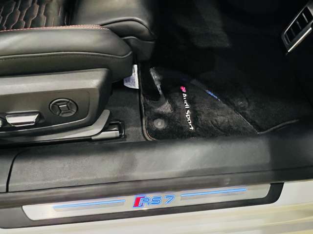 アウディ ＲＳ７　スポーツバック ４．０ ４ＷＤ R4年 (東海) 99