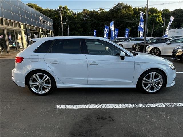 アウディ Ａ３　スポーツバック ４０ ＴＦＳＩ クワトロ スポーツ Ｓラインパッケージ ４ＷＤ R1年 (東北) 99