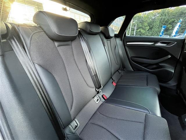 アウディ Ａ３　スポーツバック ４０ ＴＦＳＩ クワトロ スポーツ Ｓラインパッケージ ４ＷＤ R1年 (東北) 99