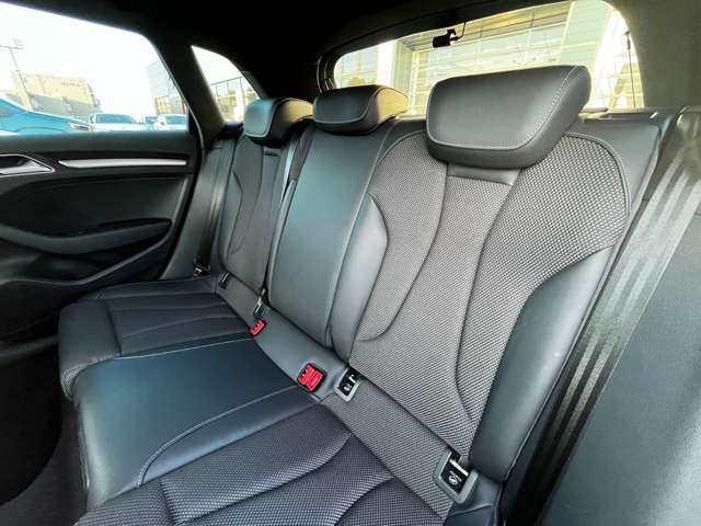 アウディ Ａ３　スポーツバック ４０ ＴＦＳＩ クワトロ スポーツ Ｓラインパッケージ ４ＷＤ R1年 (東北) 99