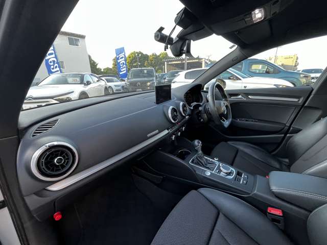 アウディ Ａ３　スポーツバック ４０ ＴＦＳＩ クワトロ スポーツ Ｓラインパッケージ ４ＷＤ R1年 (東北) 99