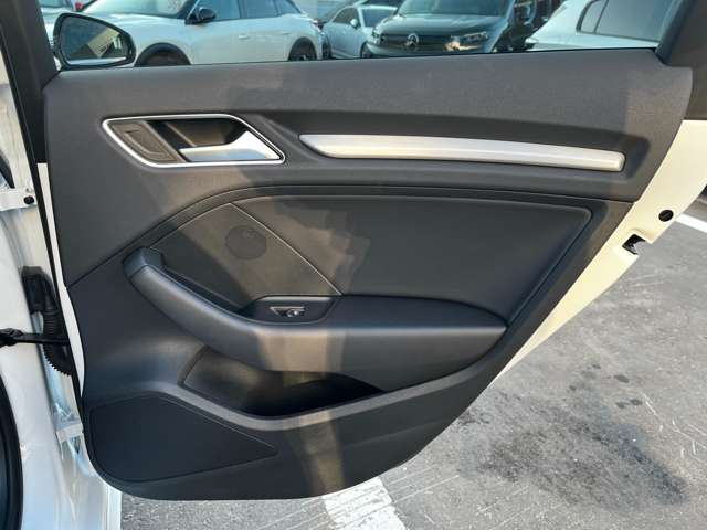 アウディ Ａ３　スポーツバック ４０ ＴＦＳＩ クワトロ スポーツ Ｓラインパッケージ ４ＷＤ R1年 (東北) 99