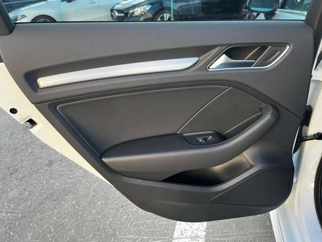 アウディ Ａ３　スポーツバック ４０ ＴＦＳＩ クワトロ スポーツ Ｓラインパッケージ ４ＷＤ R1年 (東北) 99