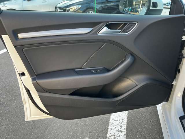 アウディ Ａ３　スポーツバック ４０ ＴＦＳＩ クワトロ スポーツ Ｓラインパッケージ ４ＷＤ R1年 (東北) 99