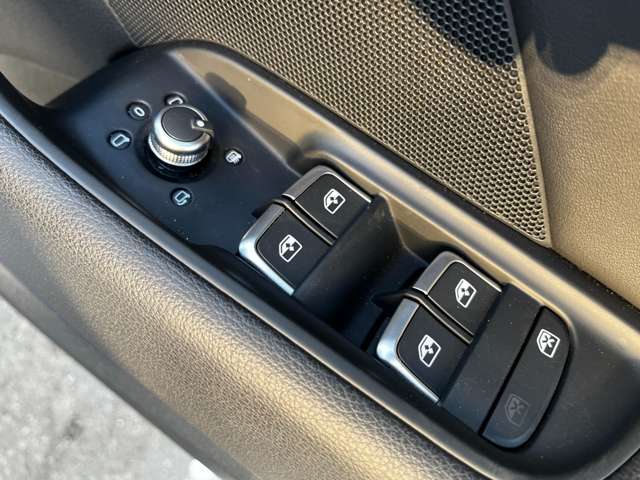 アウディ Ａ３　スポーツバック ４０ ＴＦＳＩ クワトロ スポーツ Ｓラインパッケージ ４ＷＤ R1年 (東北) 99