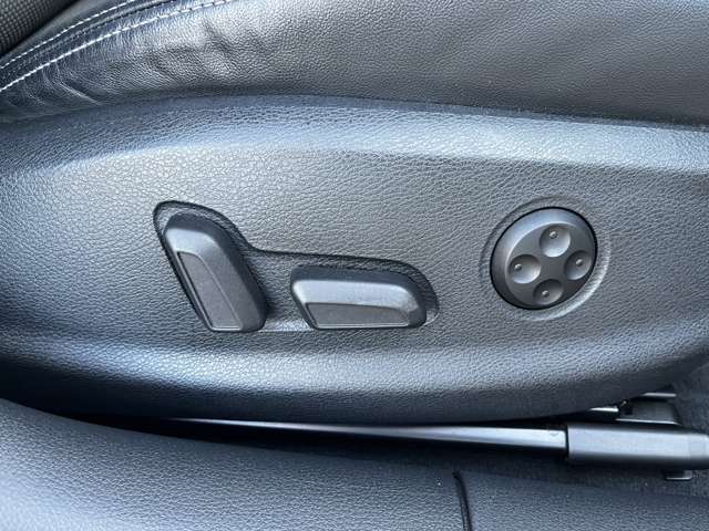 アウディ Ａ３　スポーツバック ４０ ＴＦＳＩ クワトロ スポーツ Ｓラインパッケージ ４ＷＤ R1年 (東北) 99