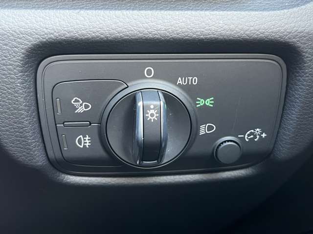 アウディ Ａ３　スポーツバック ４０ ＴＦＳＩ クワトロ スポーツ Ｓラインパッケージ ４ＷＤ R1年 (東北) 99