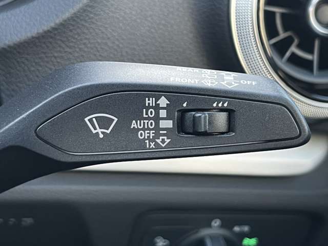 アウディ Ａ３　スポーツバック ４０ ＴＦＳＩ クワトロ スポーツ Ｓラインパッケージ ４ＷＤ R1年 (東北) 99