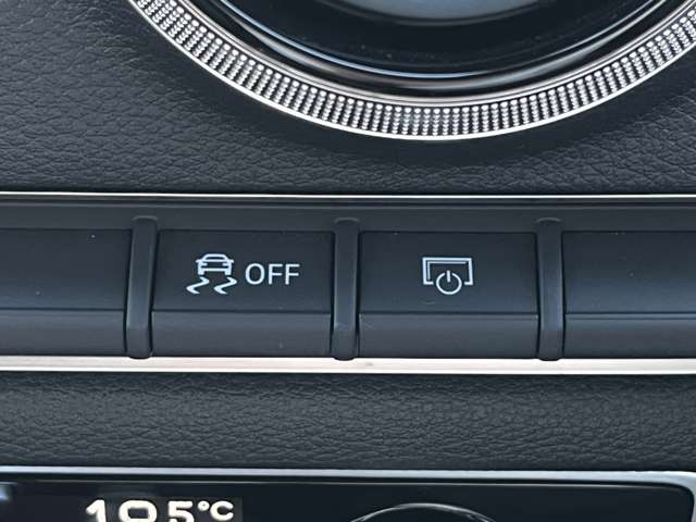 アウディ Ａ３　スポーツバック ４０ ＴＦＳＩ クワトロ スポーツ Ｓラインパッケージ ４ＷＤ R1年 (東北) 99