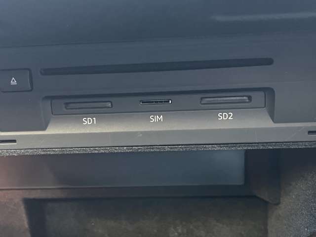 アウディ Ａ３　スポーツバック ４０ ＴＦＳＩ クワトロ スポーツ Ｓラインパッケージ ４ＷＤ R1年 (東北) 99