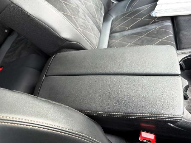 プジョー ３００８ ＧＴ ブルーＨＤＩ ディーゼルターボ R1年 () 99