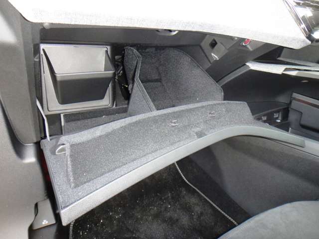 プジョー ３００８ ＧＴ アルカンタラパッケージ ハイブリッド R7年 (東北) 99