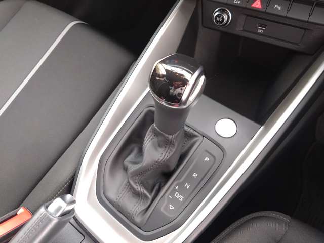 アウディ Ａ１　スポーツバック ３５ ＴＦＳＩ アドバンスト R2年 (東北) 99