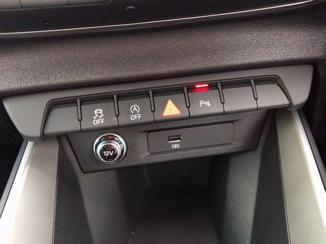 アウディ Ａ１　スポーツバック ３５ ＴＦＳＩ アドバンスト R2年 (東北) 99