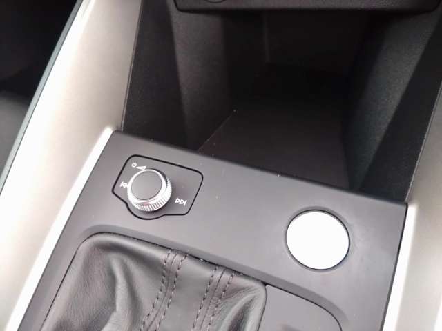 アウディ Ａ１　スポーツバック ３５ ＴＦＳＩ アドバンスト R2年 (東北) 99