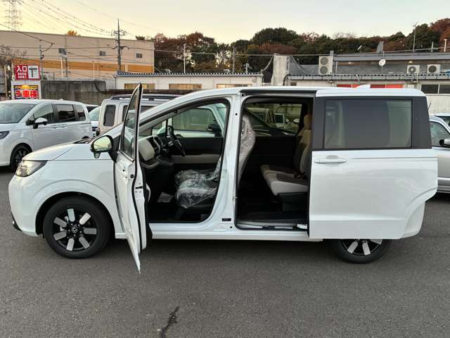 ホンダ フリード　ハイブリッド １．５ Ｅ：ＨＥＶ エアー ＥＸ R7年 (関東) 99