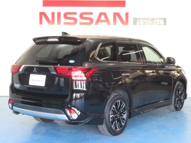 三菱 アウトランダーＰＨＥＶ ２．０ Ｇ ナビパッケージ ４ＷＤ H27年 () 99