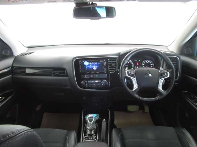 三菱 アウトランダーＰＨＥＶ ２．０ Ｇ ナビパッケージ ４ＷＤ H27年 () 99