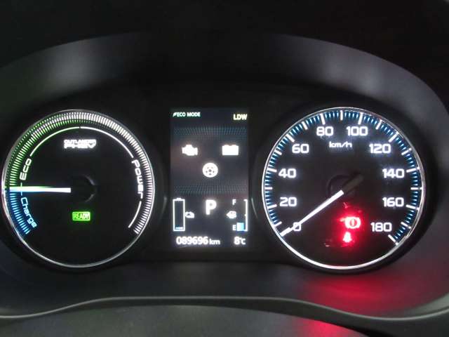 三菱 アウトランダーＰＨＥＶ ２．０ Ｇ ナビパッケージ ４ＷＤ H27年 () 99