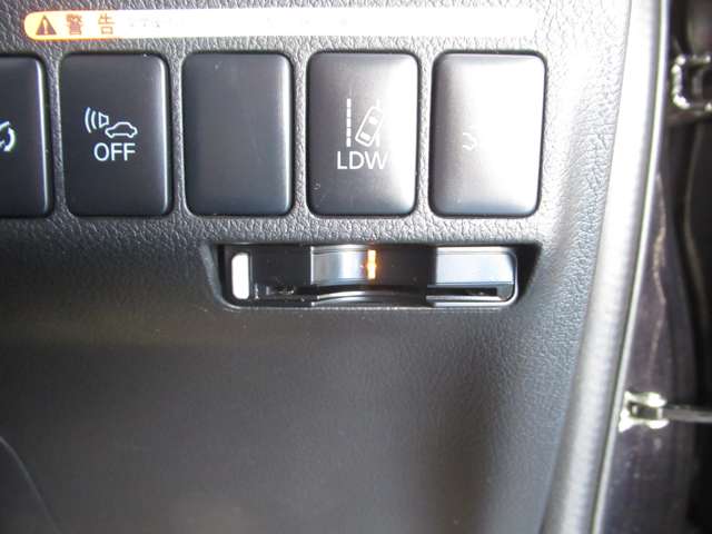 三菱 アウトランダーＰＨＥＶ ２．０ Ｇ ナビパッケージ ４ＷＤ H27年 () 99