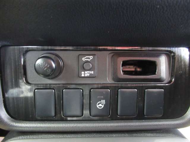 三菱 アウトランダーＰＨＥＶ ２．０ Ｇ ナビパッケージ ４ＷＤ H27年 () 99