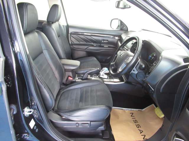 三菱 アウトランダーＰＨＥＶ ２．０ Ｇ ナビパッケージ ４ＷＤ H27年 () 99