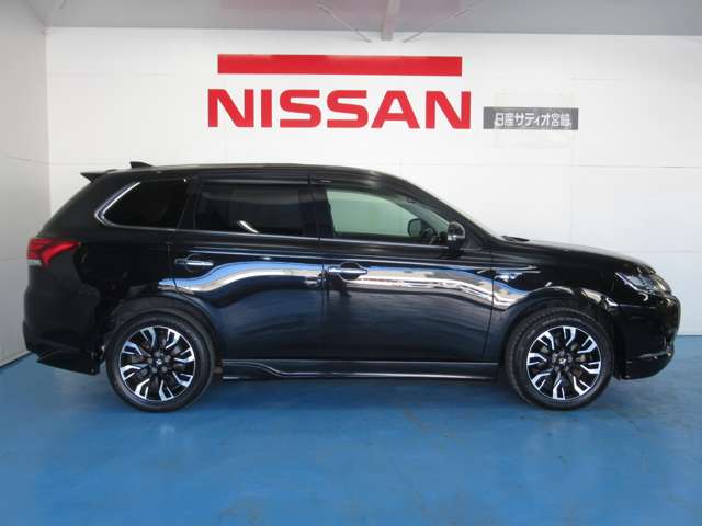 三菱 アウトランダーＰＨＥＶ ２．０ Ｇ ナビパッケージ ４ＷＤ H27年 () 99