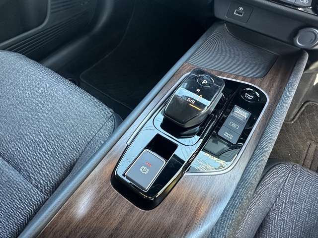 日産 ノートオーラ １．２ Ｇ R4年 () 99