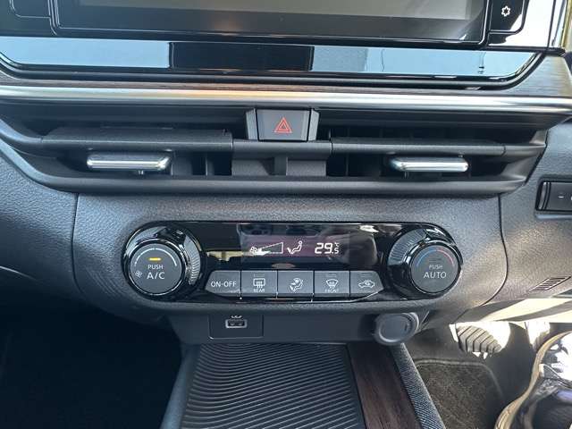 日産 ノートオーラ １．２ Ｇ R4年 () 99