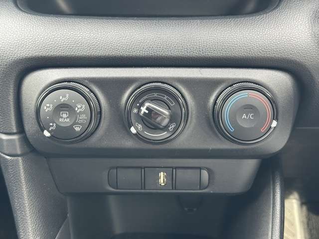 トヨタ ヤリス １．５ Ｘ R2年 (東海) 99