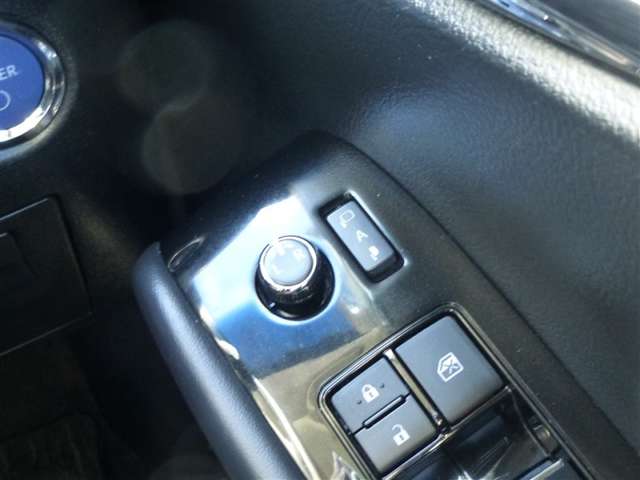 トヨタ ヴェルファイア　ハイブリッド ハイブリッド ２．５ ＺＲ Ｅ－ＦＯＵＲ ４ＷＤ R1年 () 99