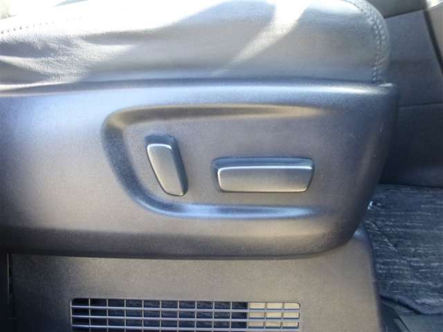 トヨタ ヴェルファイア　ハイブリッド ハイブリッド ２．５ ＺＲ Ｅ－ＦＯＵＲ ４ＷＤ R1年 () 99