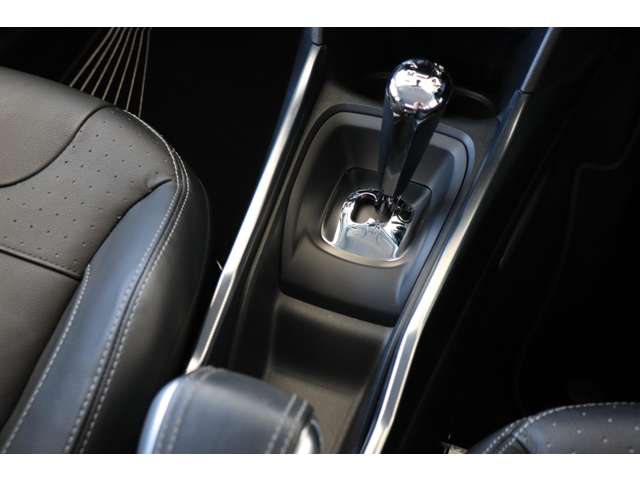 プジョー ２００８ レザーエディション H28年 (近畿) 99