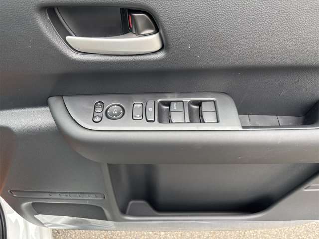 ホンダ フリード　ハイブリッド １．５ Ｅ：ＨＥＶ エアー ＥＸ R7年 (近畿) 99