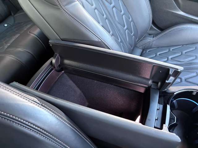 プジョー ５０８ ＧＴライン　プレミアムレザーエディション R2年 () 99