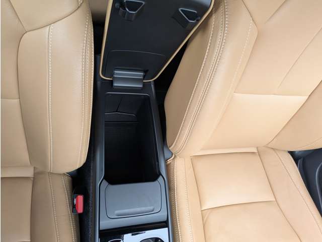 ボルボ ＸＣ４０ Ｔ４ ＡＷＤ インスクリプション ４ＷＤ R2年 (東北) 99