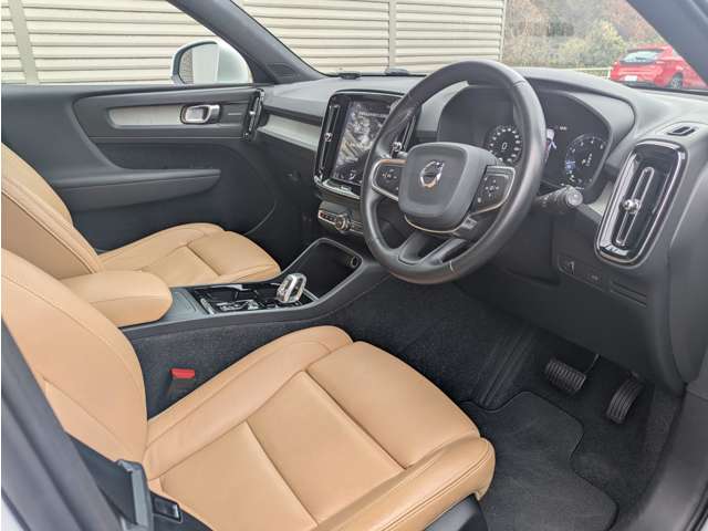 ボルボ ＸＣ４０ Ｔ４ ＡＷＤ インスクリプション ４ＷＤ R2年 (東北) 99