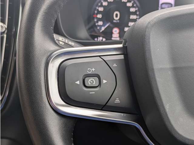 ボルボ ＸＣ４０ Ｔ４ ＡＷＤ インスクリプション ４ＷＤ R2年 (東北) 99