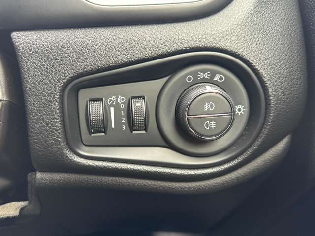 ジープ レネゲード ロンジチュード R2年 (東北) 99