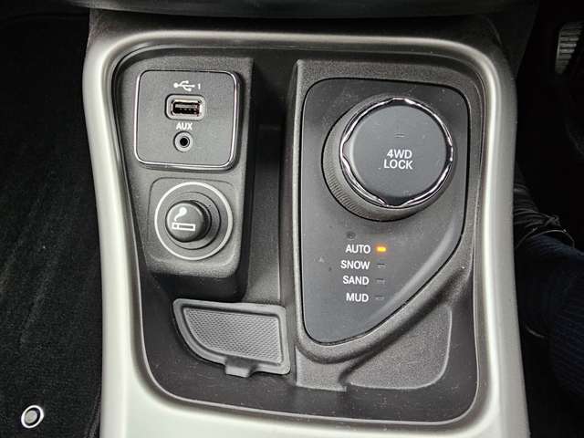 ジープ コンパス Ｓモデル ４ＷＤ R3年 () 99