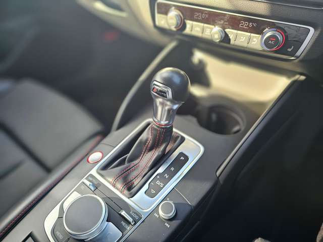 アウディ Ｓ３　スポーツバック ２．０ ４ＷＤ H30年 (東北) 99